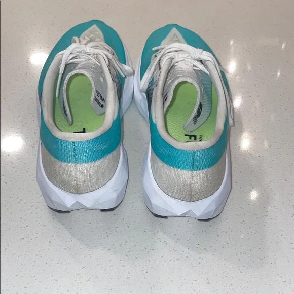 New Balance Aqua and White Running Shoes - Picture 5 of 6